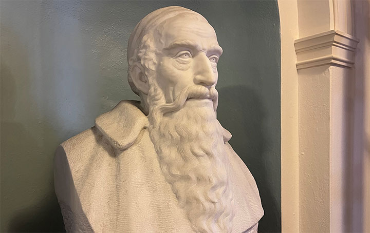 Menno Simons bust in Musselman Library