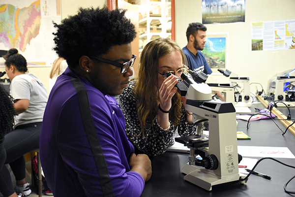 Biology Major-Bluffton University-Mircroscope