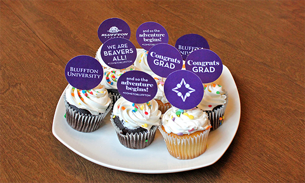 grad cupcakes 2020