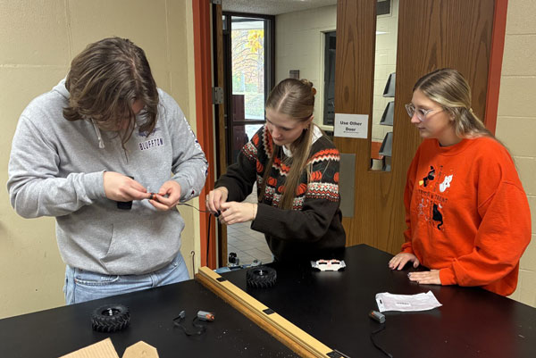 Studnets in the Linear Electornics class