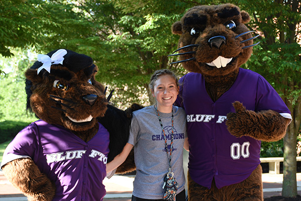 Caitlyn Renner poses with J. Denny and Jenny Beaver